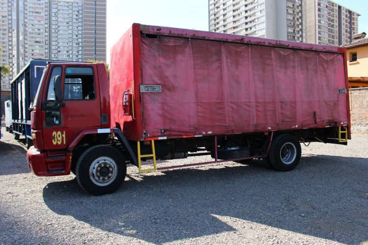 Camion Ford Cargo 1317 E año 2008 Plano con Cortinas
