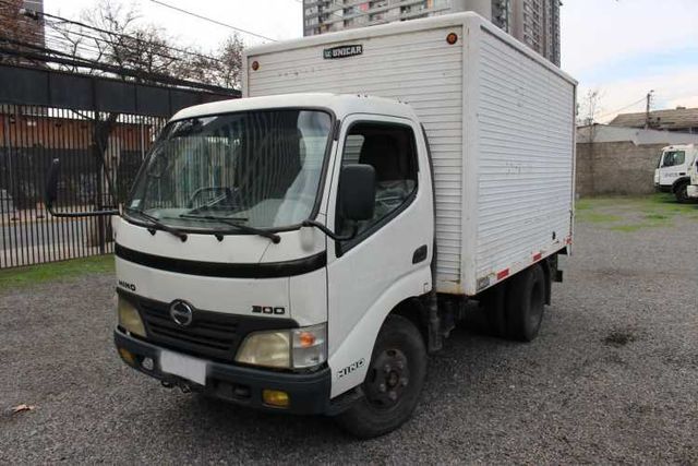 Camion Hino Xzu 300 City año 2011 Furgon Carga General