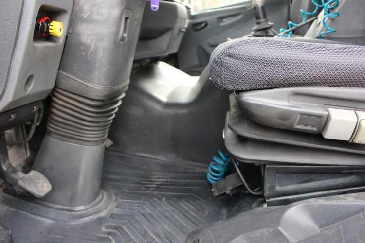 Camion Mercedes Atego 1725 año 2008 Plano Doble Puente Litera