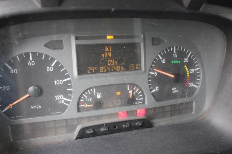 Camion Mercedes Atego 1725 año 2008 Plano Doble Puente Litera