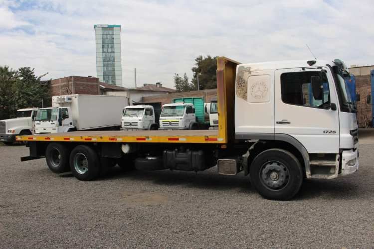Camion Mercedes Atego 1725 año 2008 Plano Doble Puente Litera