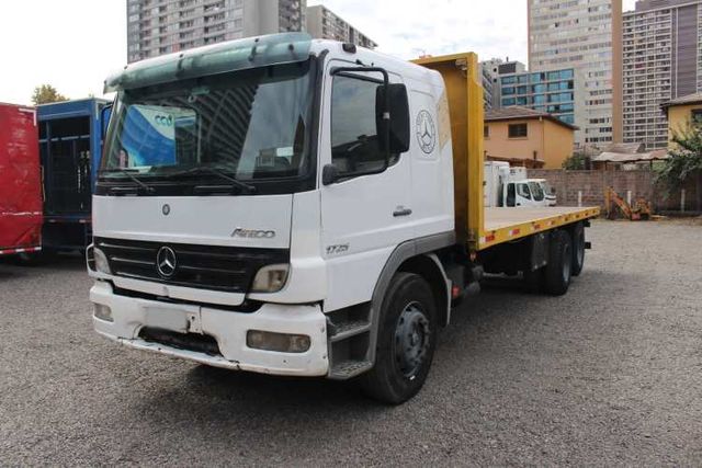 Camion Mercedes Atego 1725 año 2008 Plano Doble Puente Litera