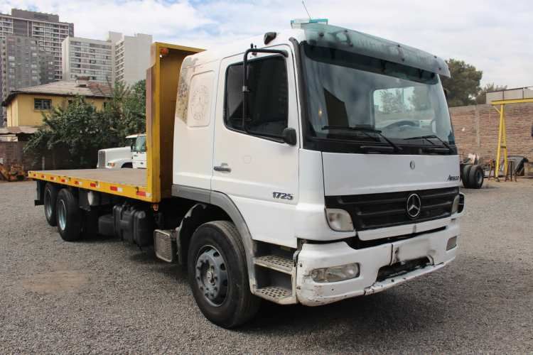 Camion Mercedes Atego 1725 año 2008 Plano Doble Puente Litera