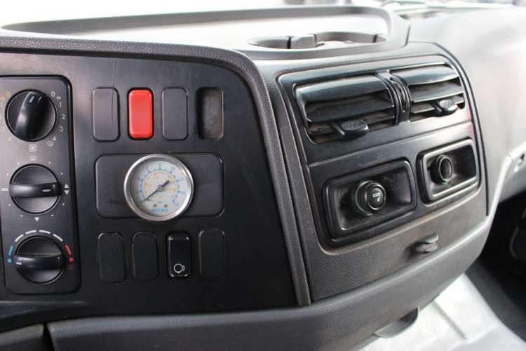 Camion Mercedes Atego 1725 año 2008 Plano Doble Puente Litera