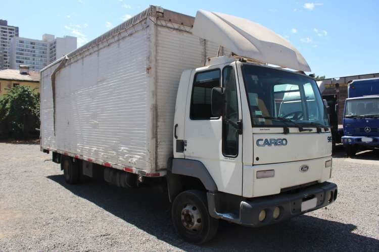 Camion Ford Cargo 915 año 2006 Furgon 44 m3 con Plataforma Carga