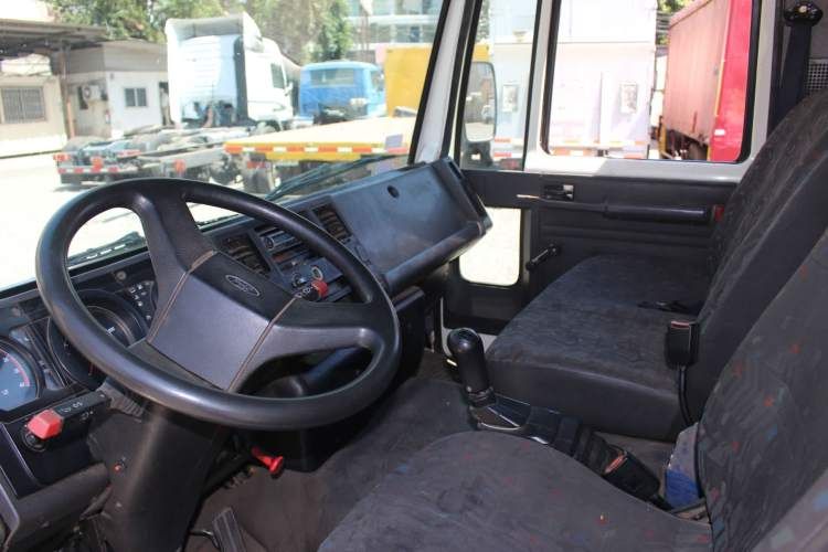 Camion Ford Cargo 915 año 2006 Furgon 44 m3 con Plataforma Carga