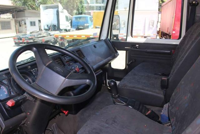 Camion Ford Cargo 915 año 2006 Furgon 44 m3 con Plataforma Carga