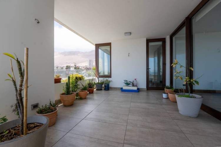 Venta Excelente Departamento . Edificio Barrio Parque.