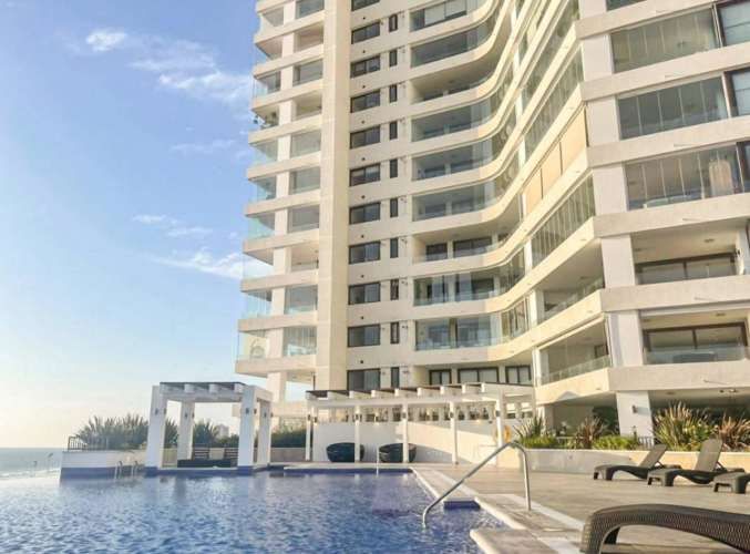 Venta Excelente Departamento . Edificio Barrio Parque.