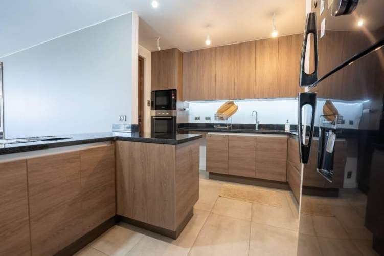 Venta Excelente Departamento . Edificio Barrio Parque.