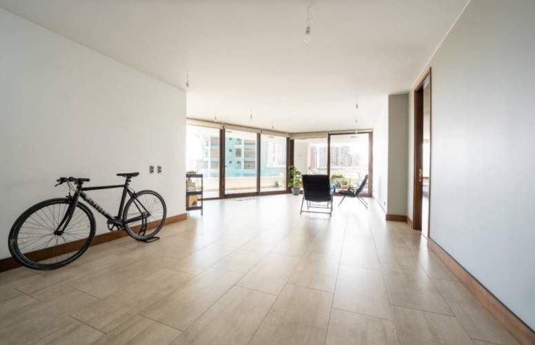 Venta Excelente Departamento . Edificio Barrio Parque.