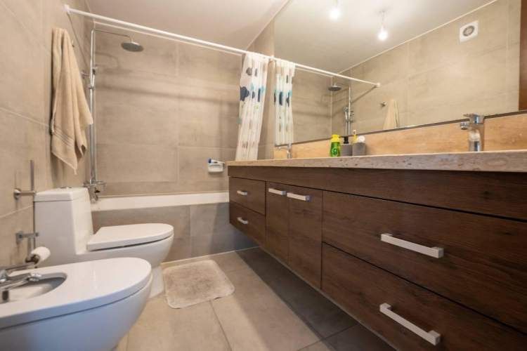 Venta Excelente Departamento . Edificio Barrio Parque.