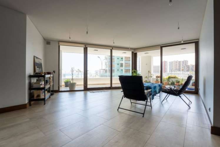 Venta Excelente Departamento . Edificio Barrio Parque.