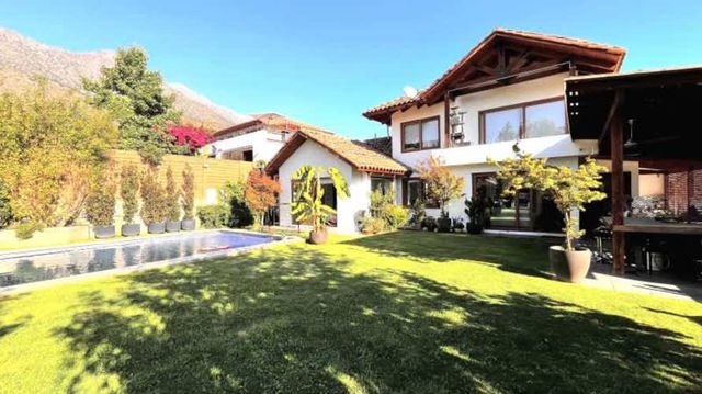 Casa ALVARO CASANOVA