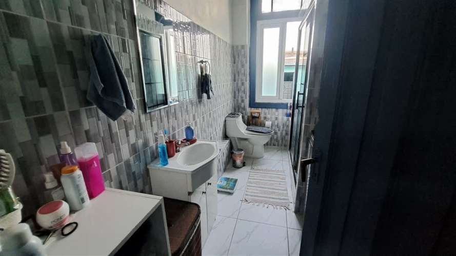 CASA Republica/Domeyco / Se vende propiedad con 2 casas independientes total 4 habitaciones 2 baños patio interior