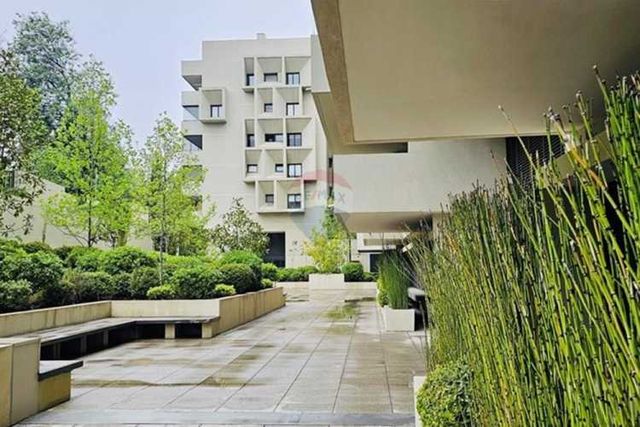 Exclusivo depto frente al mall portal la dehesa