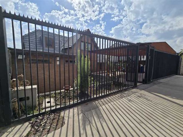 CASA Casa en Las Araucarias por Macul alto