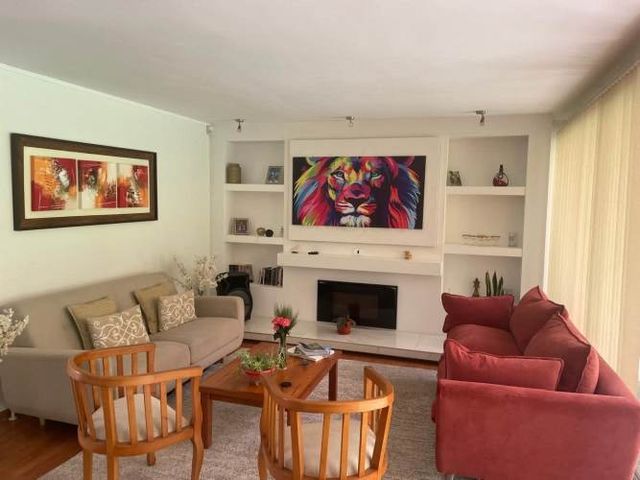 LINDA CASA  5 DOR 3 BAÑOS MAS PIEZA  SERVICIO Y BAÑO