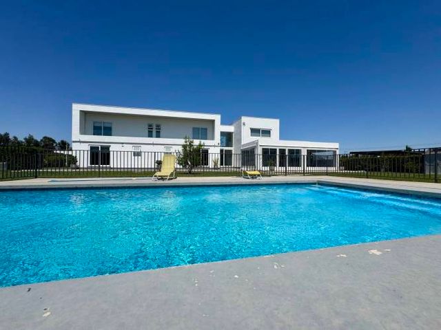 INCREÍBLE CASA MODERNA EN LONQUEN NORTE