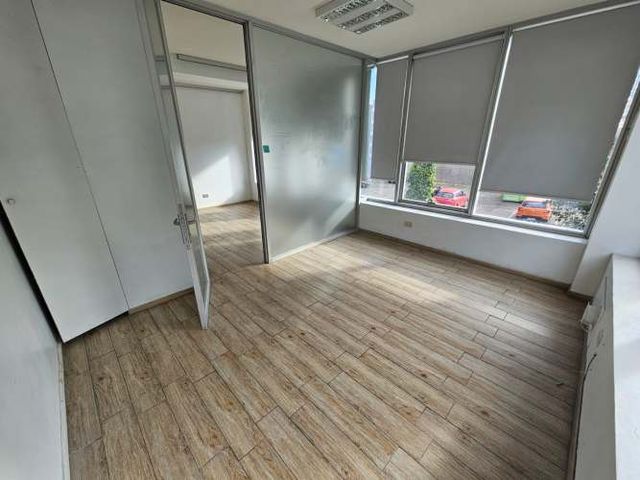 VENTA MODERNA OFICINA EN PLAZA ÑUÑOA