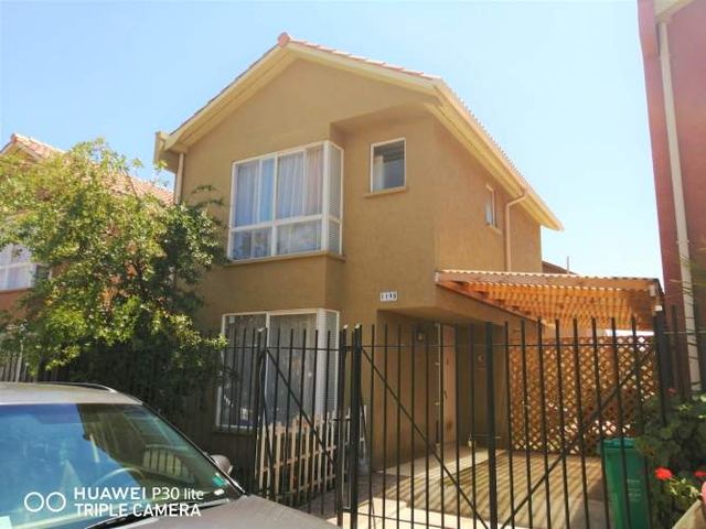 SE VENDE CASA EN EXELENTE SECTOR DE SAN BERNARDO