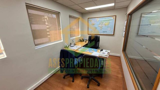 VENTA AMPLIA OFICINA CON 7 PRIVADOS Y ESPACIOS LIBRES