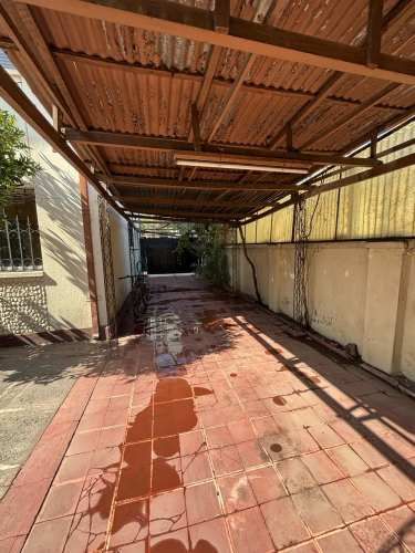 CONECTADA, AMPLIA E ILUMINADA CASA