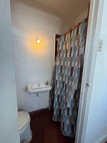 CONECTADA, AMPLIA E ILUMINADA CASA