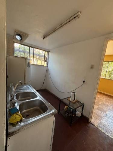 CONECTADA, AMPLIA E ILUMINADA CASA