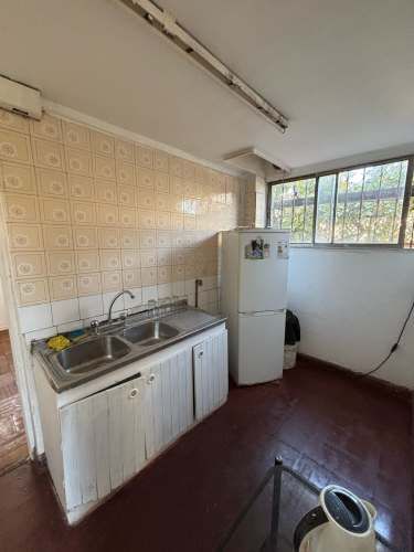 CONECTADA, AMPLIA E ILUMINADA CASA