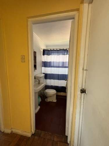 CONECTADA, AMPLIA E ILUMINADA CASA