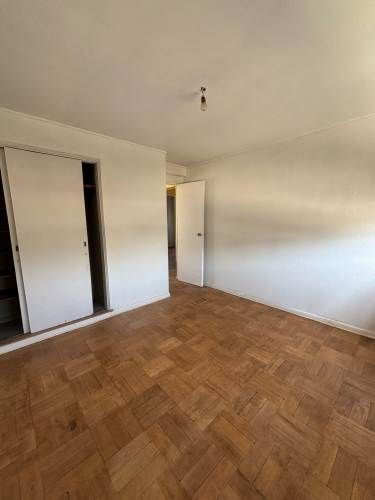 CONECTADA, AMPLIA E ILUMINADA CASA