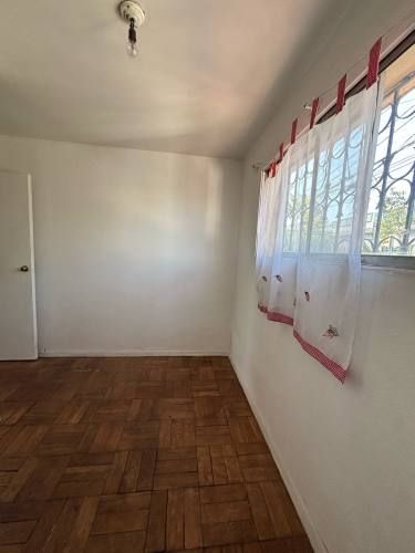 CONECTADA, AMPLIA E ILUMINADA CASA