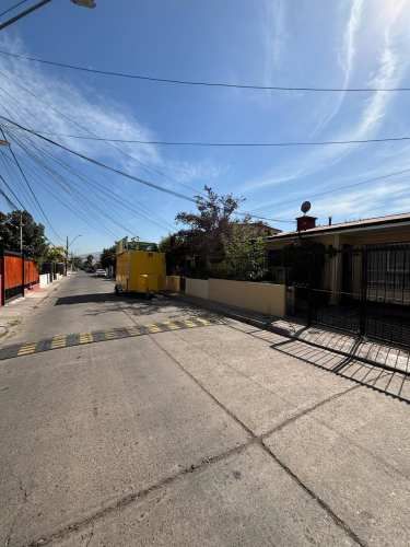 CONECTADA, AMPLIA E ILUMINADA CASA