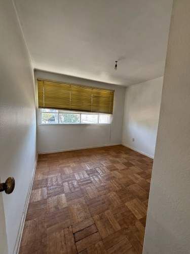 CONECTADA, AMPLIA E ILUMINADA CASA