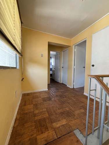 CONECTADA, AMPLIA E ILUMINADA CASA