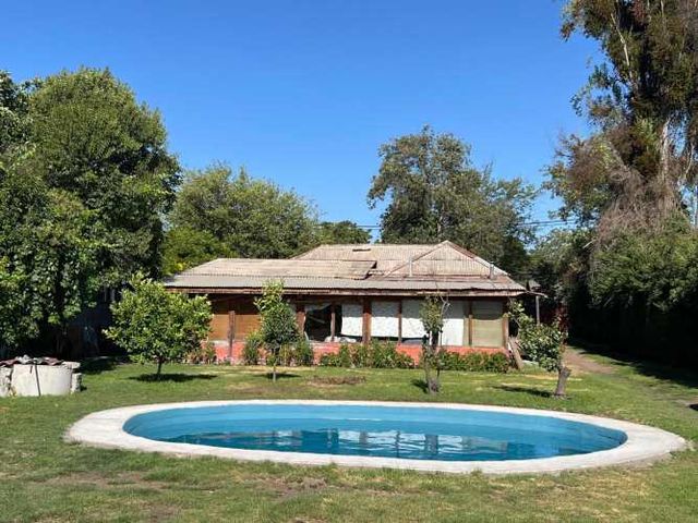 Encantadora casa en gran terreno 2.100mts2 en el Centro de Peñaflor