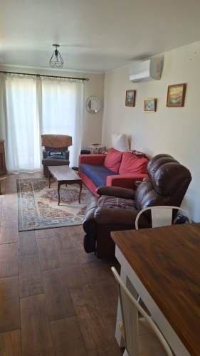 AMPLIO TERRENO CON ACOJEDORA CABAÑA Y PISCINA