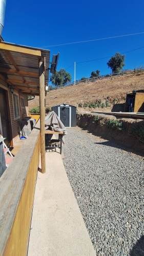 AMPLIO TERRENO CON ACOJEDORA CABAÑA Y PISCINA