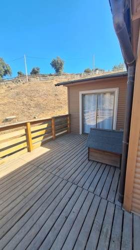 AMPLIO TERRENO CON ACOJEDORA CABAÑA Y PISCINA