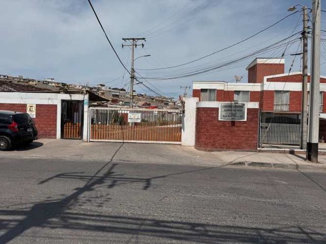 hermosa casa  condominio salitrera agua santa av. los aromos N°4205