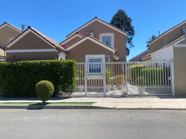 VENDO HERMOSA CASA EN SANTA FILOMENA DE NOS 3D 2B JARDÍN Y TERRAZA.