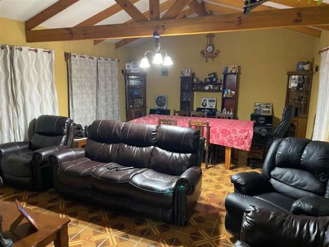 CASA Seguir por F-300 despues de la escuela Villa Florida