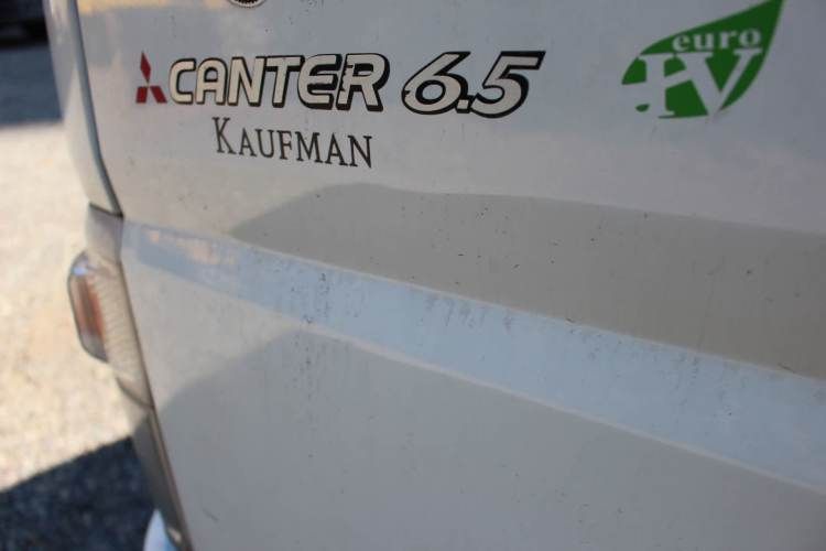 Camion Mitsubishi Fuso Canter 6.5 año 2014 con Furgon 109.000 Kms Full AC