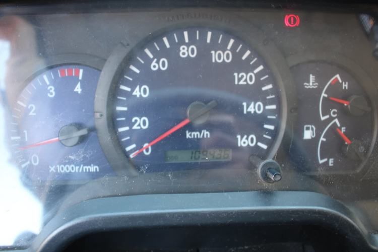 Camion Mitsubishi Fuso Canter 6.5 año 2014 con Furgon 109.000 Kms Full AC