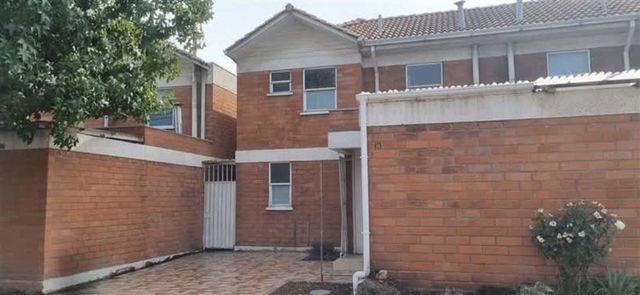 CASA En Venta Casa 2 Pisos en Condominio La Castellana