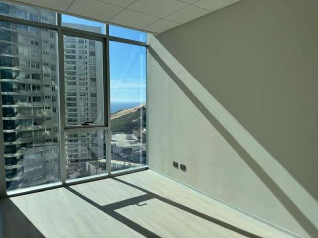 SE VENDE EXCELENTE OFICINA NUEVA CON VISTA AL MAR