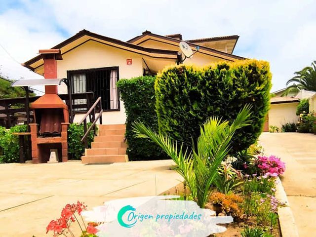 Casa esquina y cabaña, a un paso del Parque El Canelo