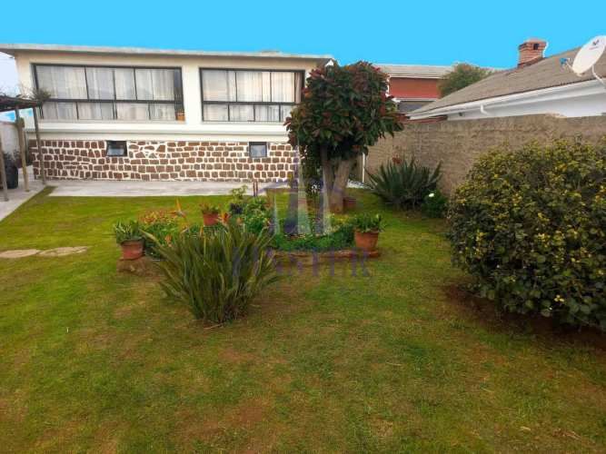 Amplia Casa Sólida Con Estupenda Ubicación En Quintero