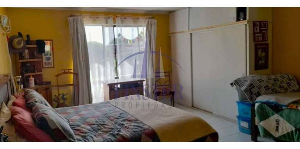 Amplia Casa Sólida Con Estupenda Ubicación En Quintero